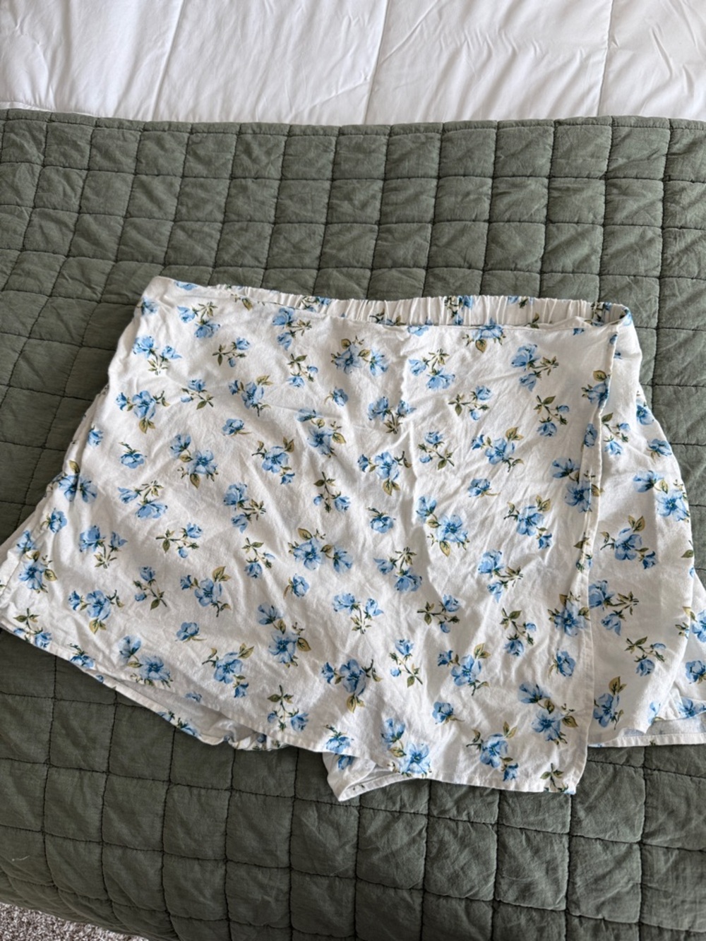 Old Navy White Floral Skort with Blue Flowers